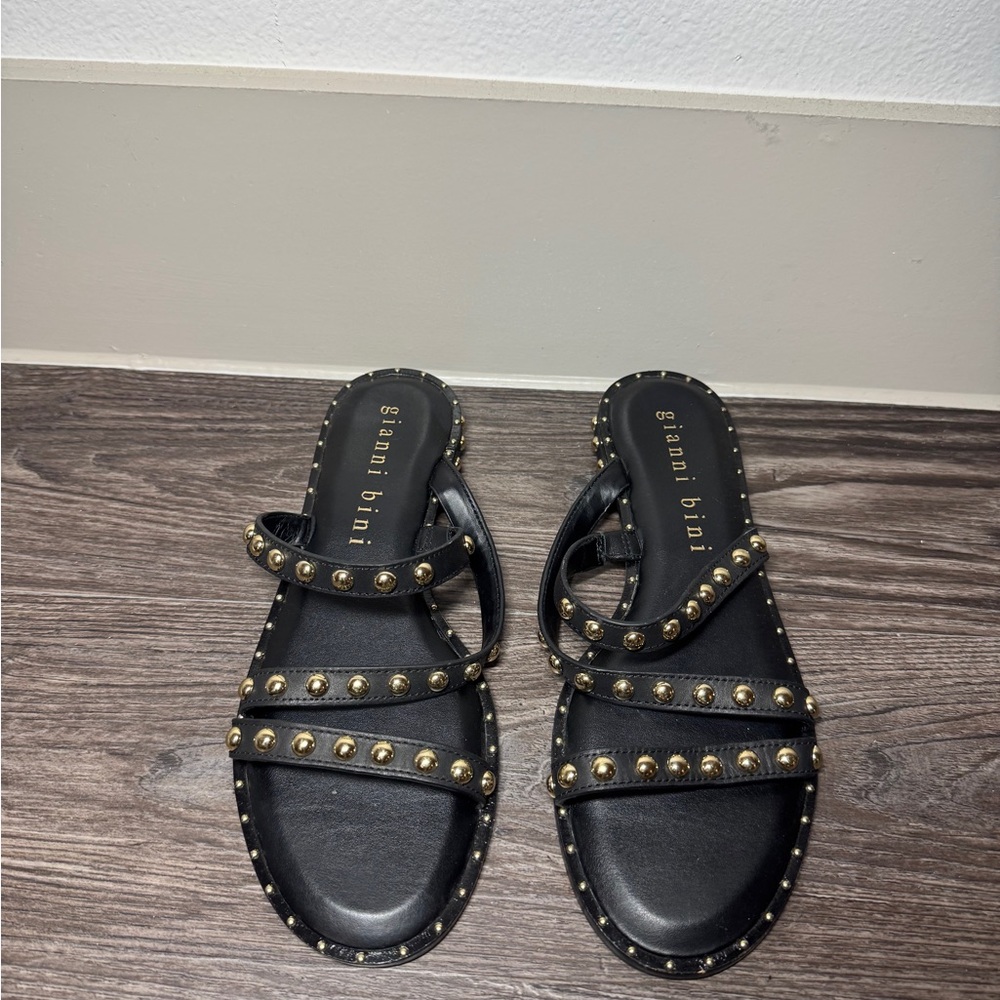 Black sandals size 7